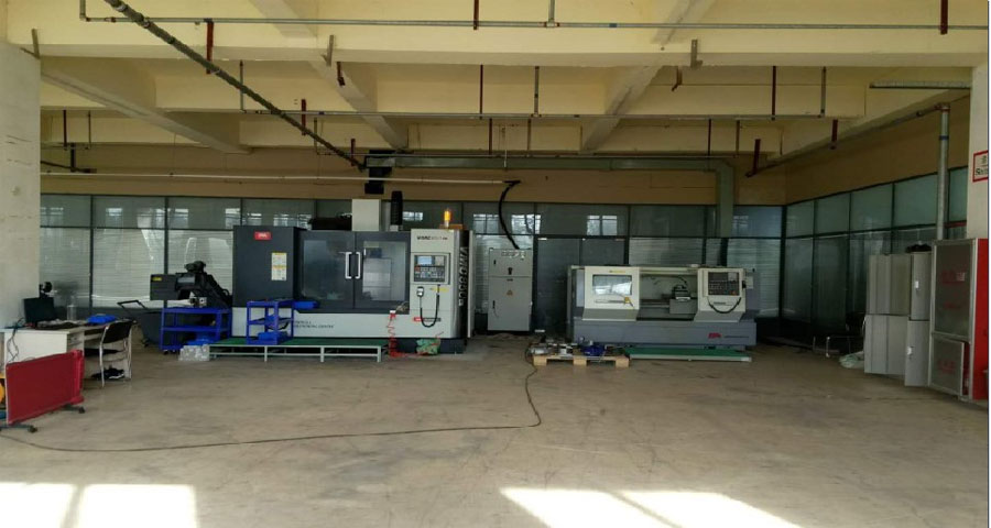 機(jī)械加工中心設(shè)備安裝調(diào)試完成